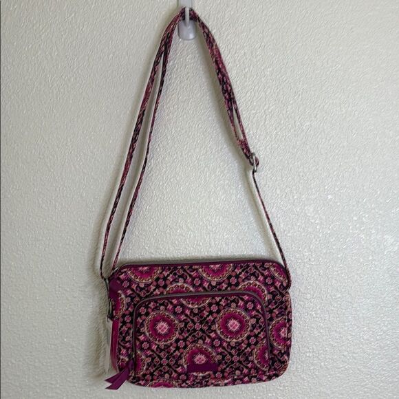 NWT- Vera Bradley- Pink Patterned RFID Twill Women's HIPSTER purse - Picture 1 of 8